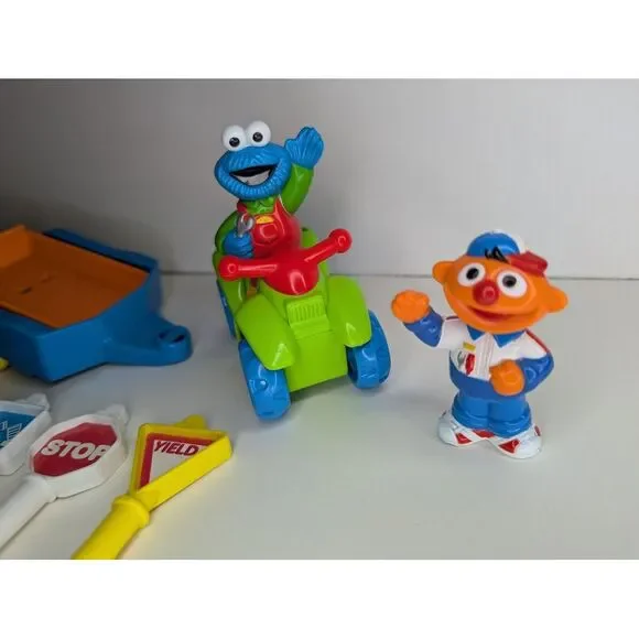 1999 Tyco Sesame Street RADIO Control Roadway Accessory Pieces/ Cookie Monster - Picture 2 of 6